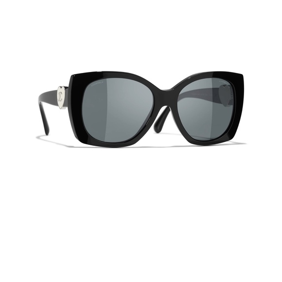CHANEL Black Cat-Eye Sunglasses with Oversized Frames